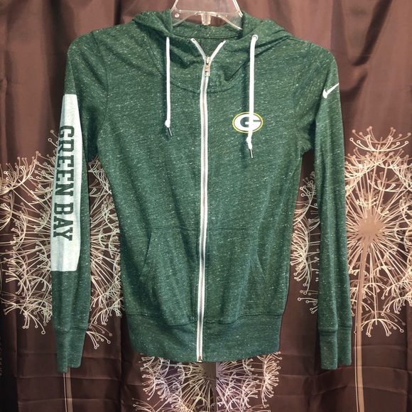 nike hoodie with pocket on sleeve